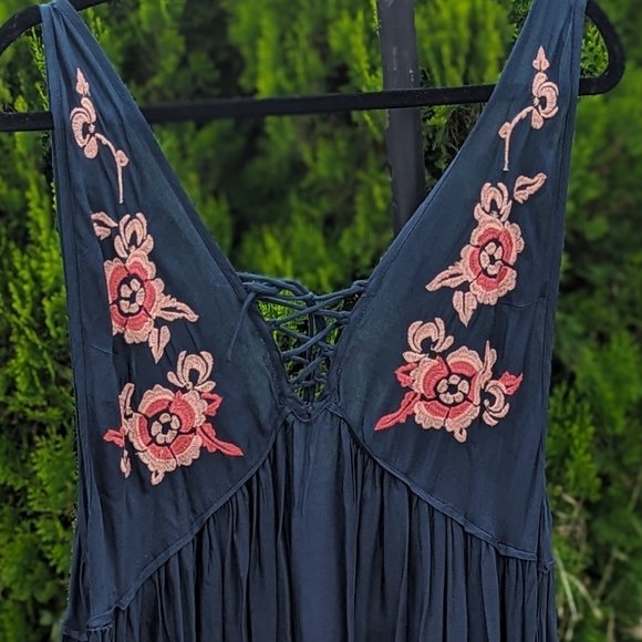 Free People Intimately Aida Navy Slip EUC sz LG - Picture 2 of 7